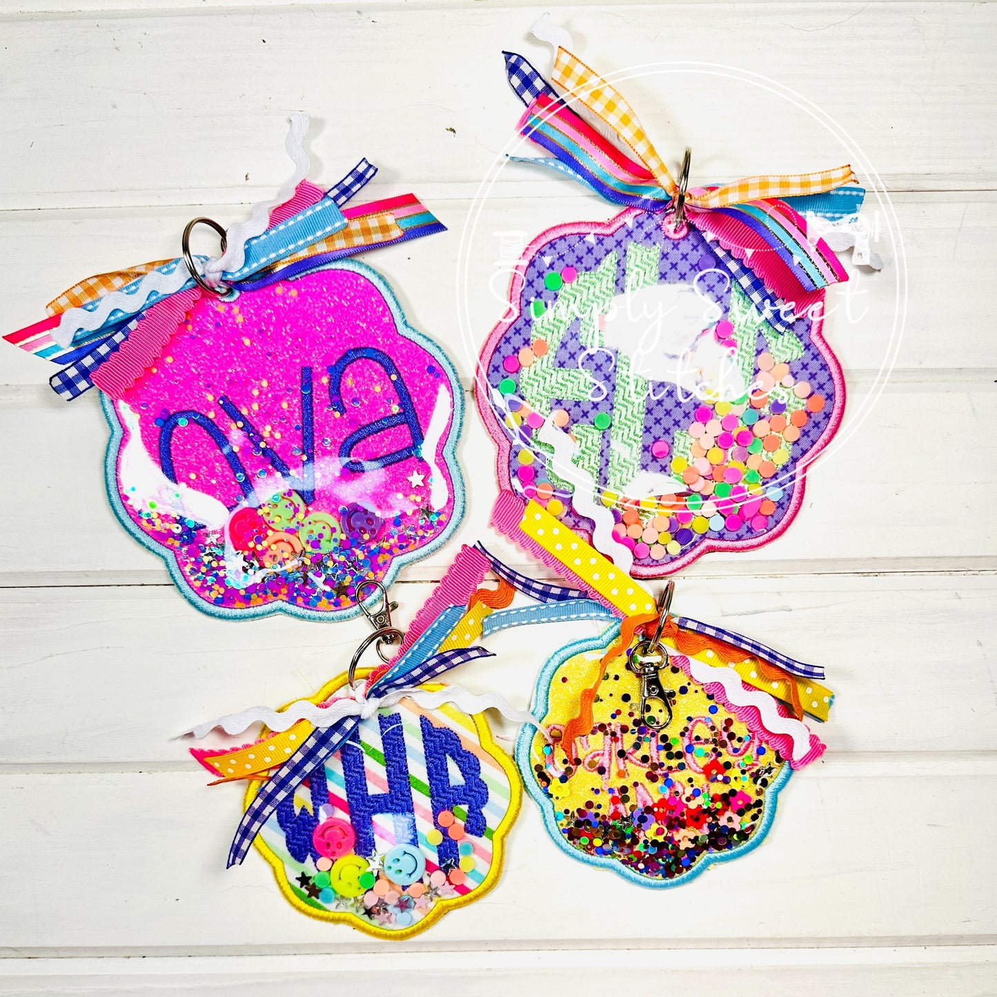 2354 - NAME SCALLOP CIRCLE - BAG TAG
