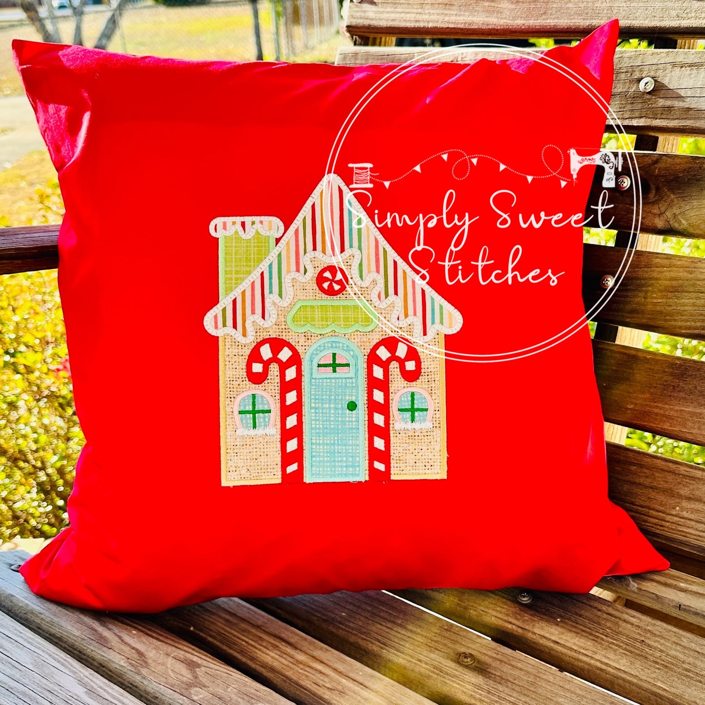 2069 - GINGERBREAD HOUSE APPLIQUE THROW PILLOW 18 IN x 18 IN - PILLOWCASE