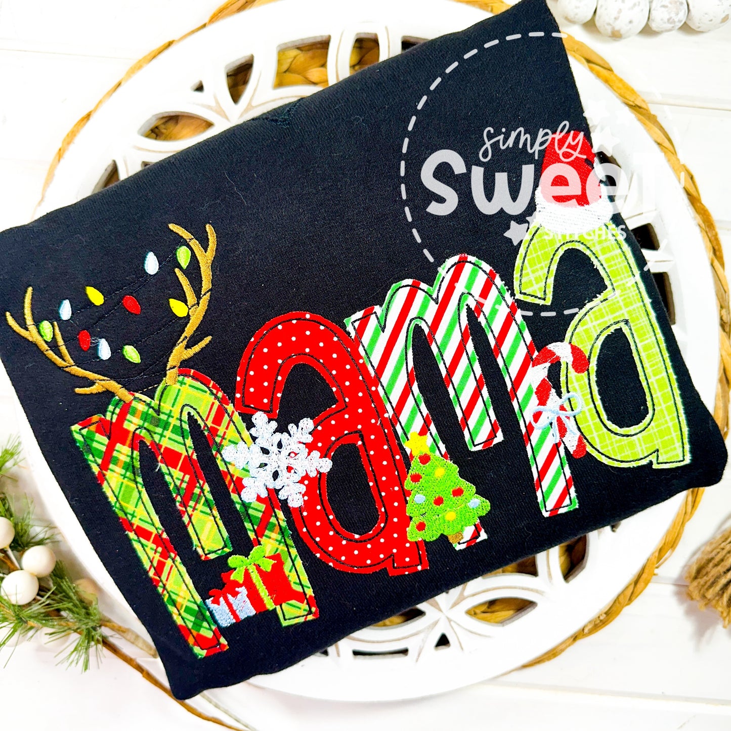 2203 - MAMA CHRISTMAS NAME - APPLIQUE ADULT SWEATSHIRT