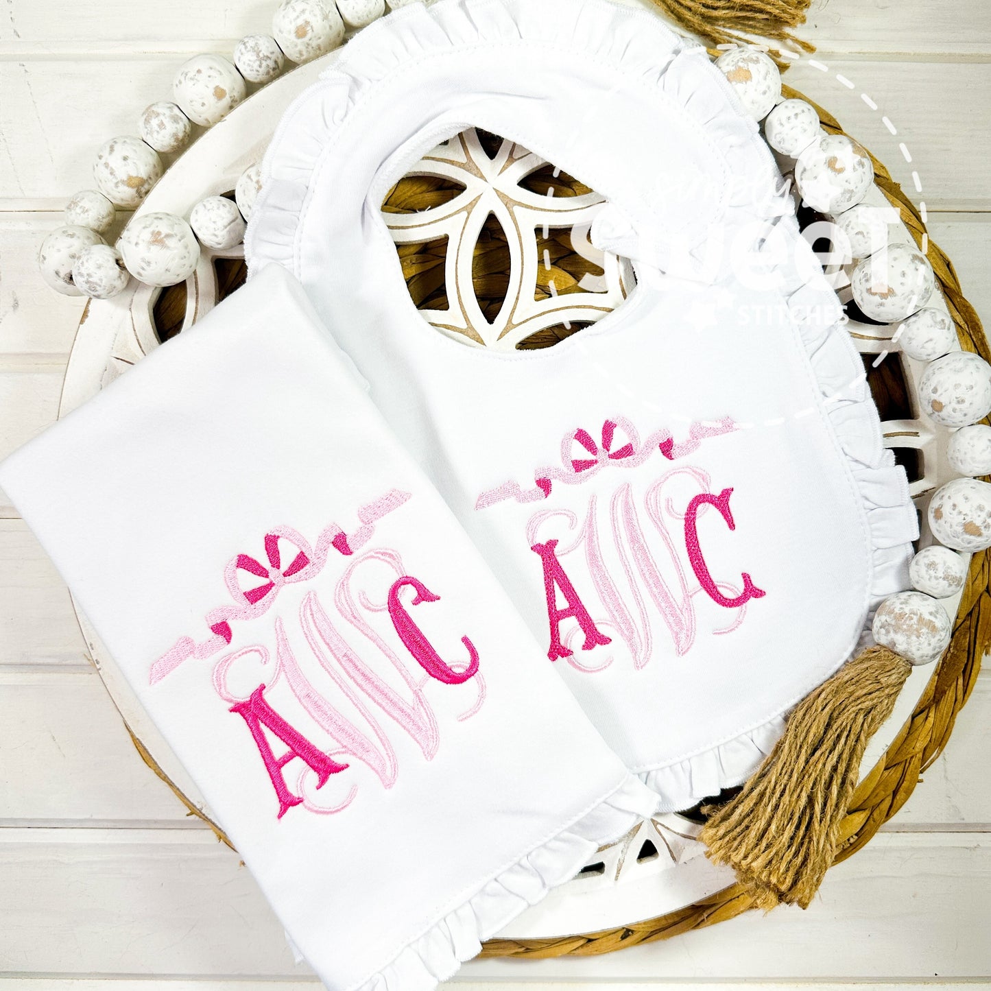 2899 - COQUETTE BOW MONOGRAM - APPLIQUE BIB & BURP CLOTH