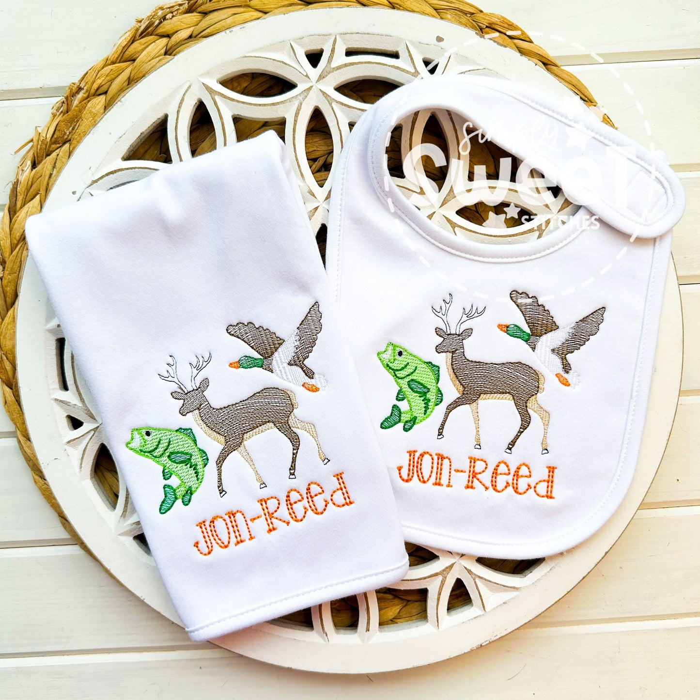 2864 - HUNTING TRIO - APPLIQUE BIB & BURP CLOTH