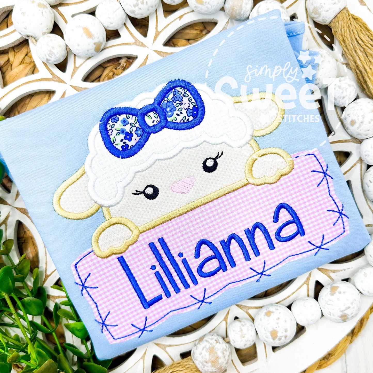 2979 | GIRL LAMB PEEKER | APPLIQUE CHILD SHIRT