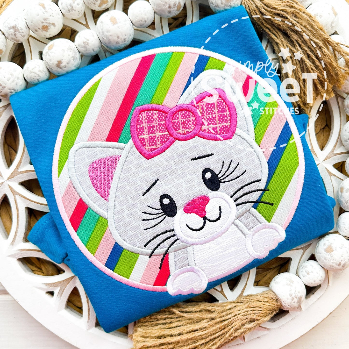 1641 - GIRL CAT IN CIRCLE - APPLIQUE CHILD SHIRT