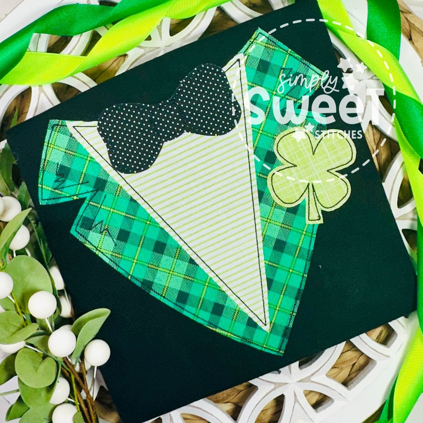 2702 - ST PATRICKS DAY TUX - APPLIQUE CHILD SHIRT