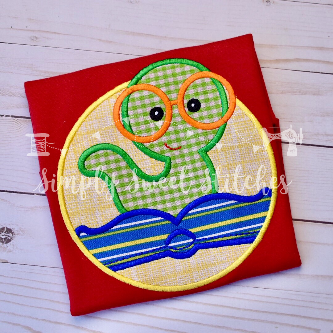 1436 - BOY BOOK WORM CIRCLE - APPLIQUE CHILD SHIRT