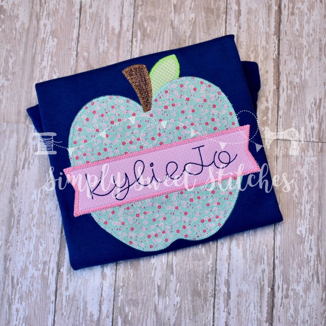 1871 - GIRLY APPLE WITH NAME BANNER APPLIQUE