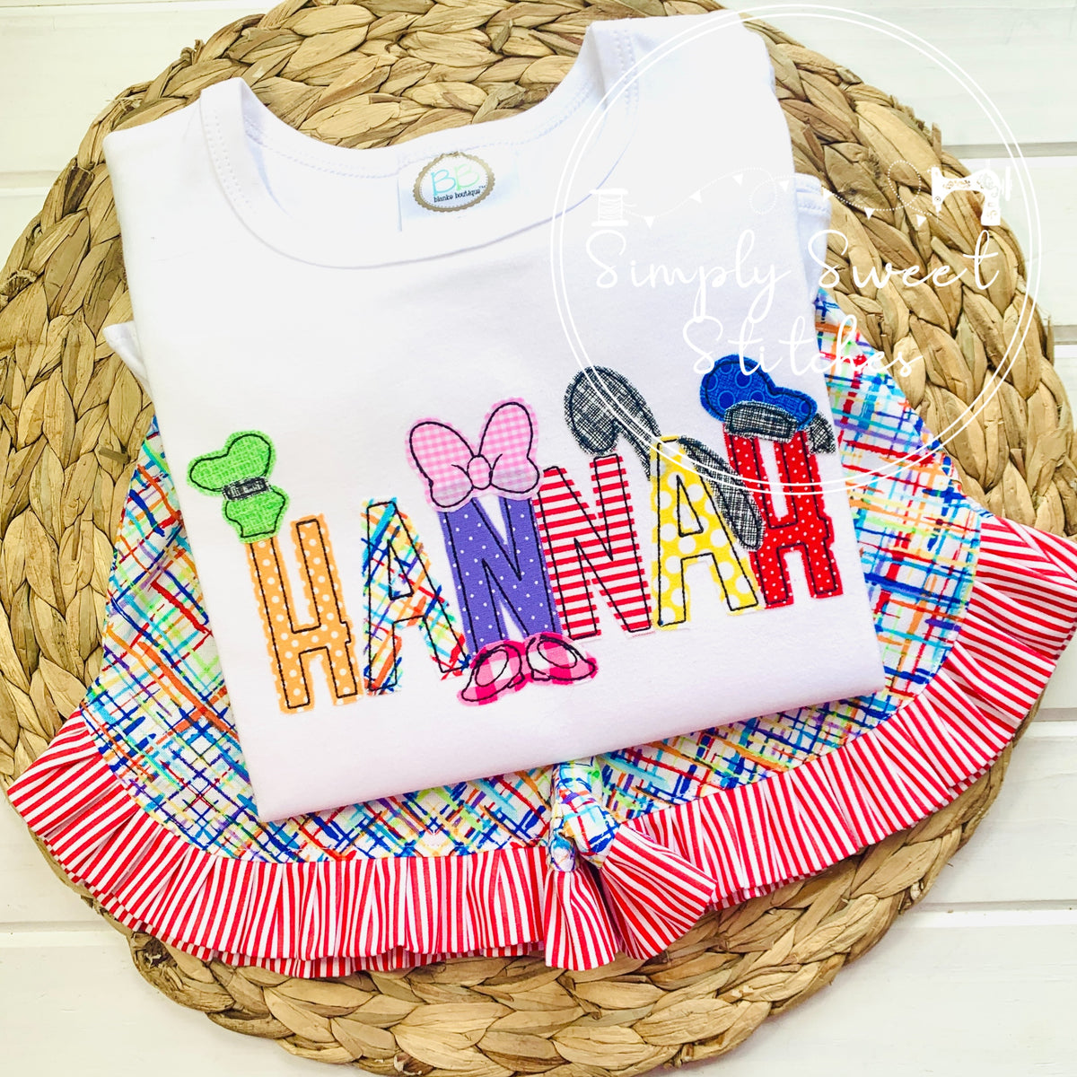 2284 - GIRL MOUSE AND FRIENDS NAME - APPLIQUE CHILD SHIRT
