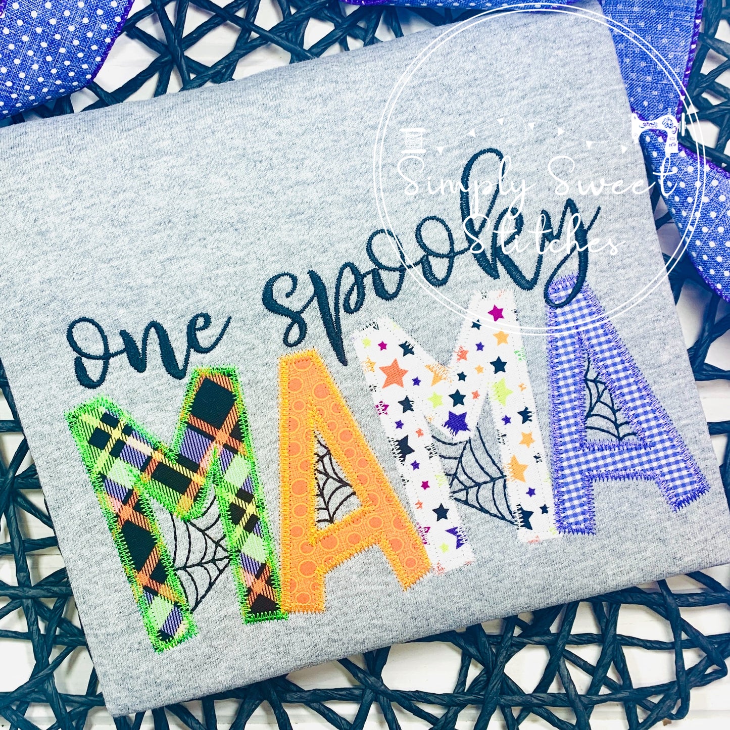 2307 - ONE SPOOKY MAMA - APPLIQUE ADULT SHIRT