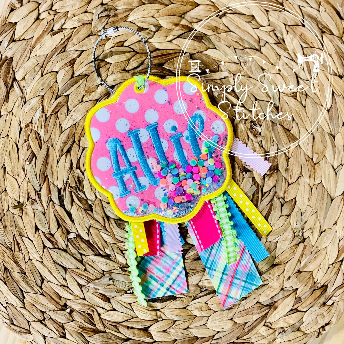 2354 - NAME SCALLOP CIRCLE - BAG TAG
