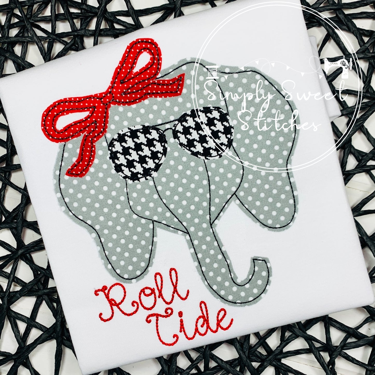 1751 - GIRL ELEPHANT WITH SUNGLASSES - APPLIQUE CHILD SHIRT