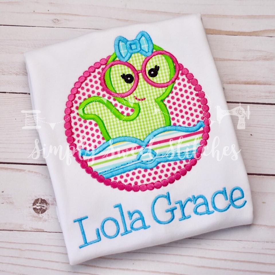 1437 - GIRL BOOK WORM CIRCLE - APPLIQUE CHILD SHIRT