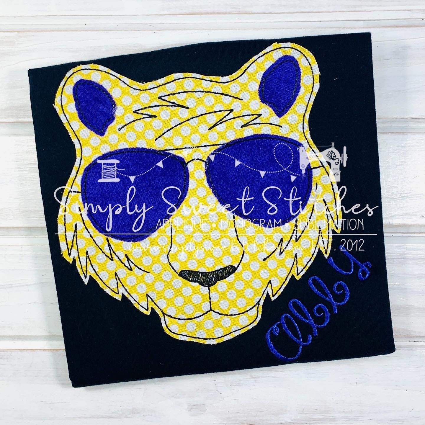 1749 - TIGER WITH SUNGLASSES - APPLIQUE CHILD SHIRT