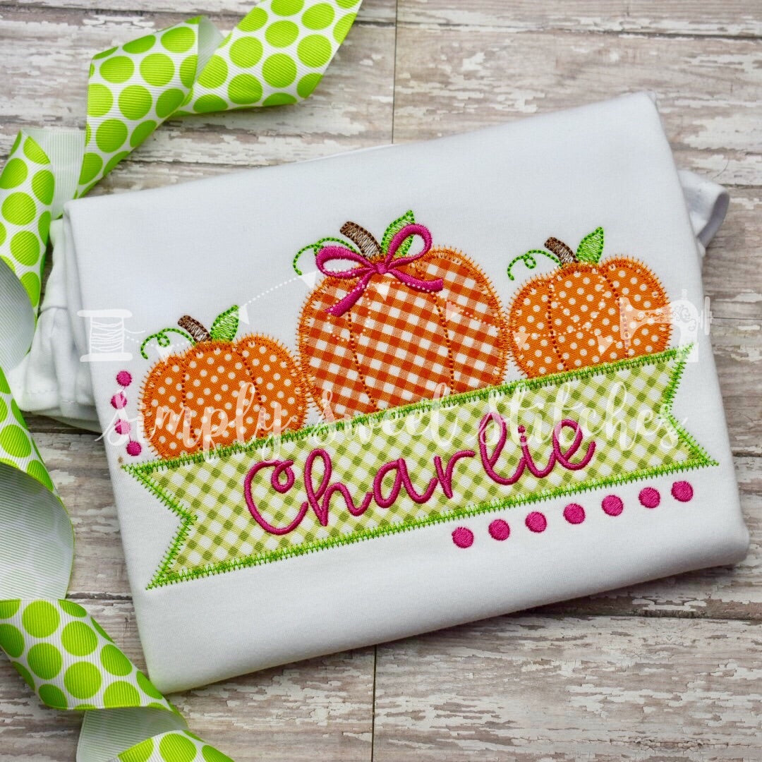 1186 - GIRLY PUMPKIN TRIO WITH BANNER - APPLIQUE CHILD SHIRT