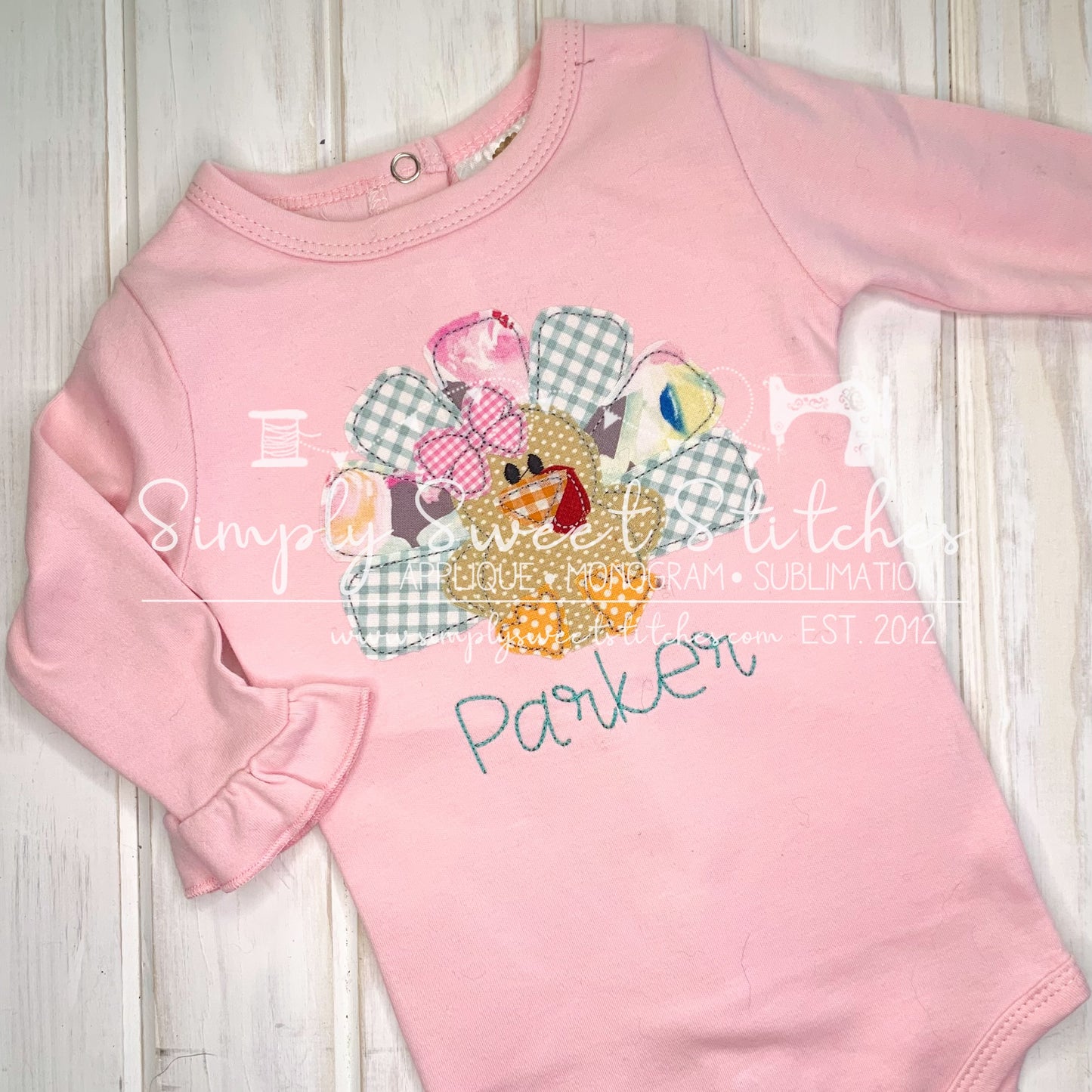 1479 - GIRL TURKEY WITH BOW - APPLIQUE CHILD SHIRT