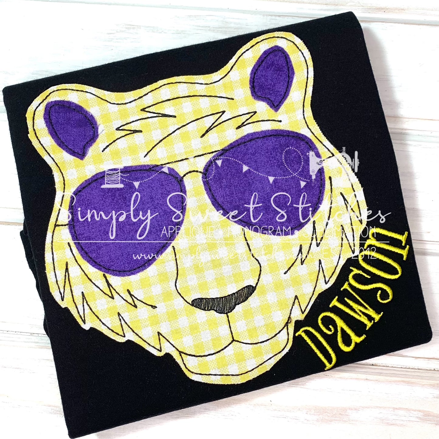 1749 - TIGER WITH SUNGLASSES - APPLIQUE CHILD SHIRT