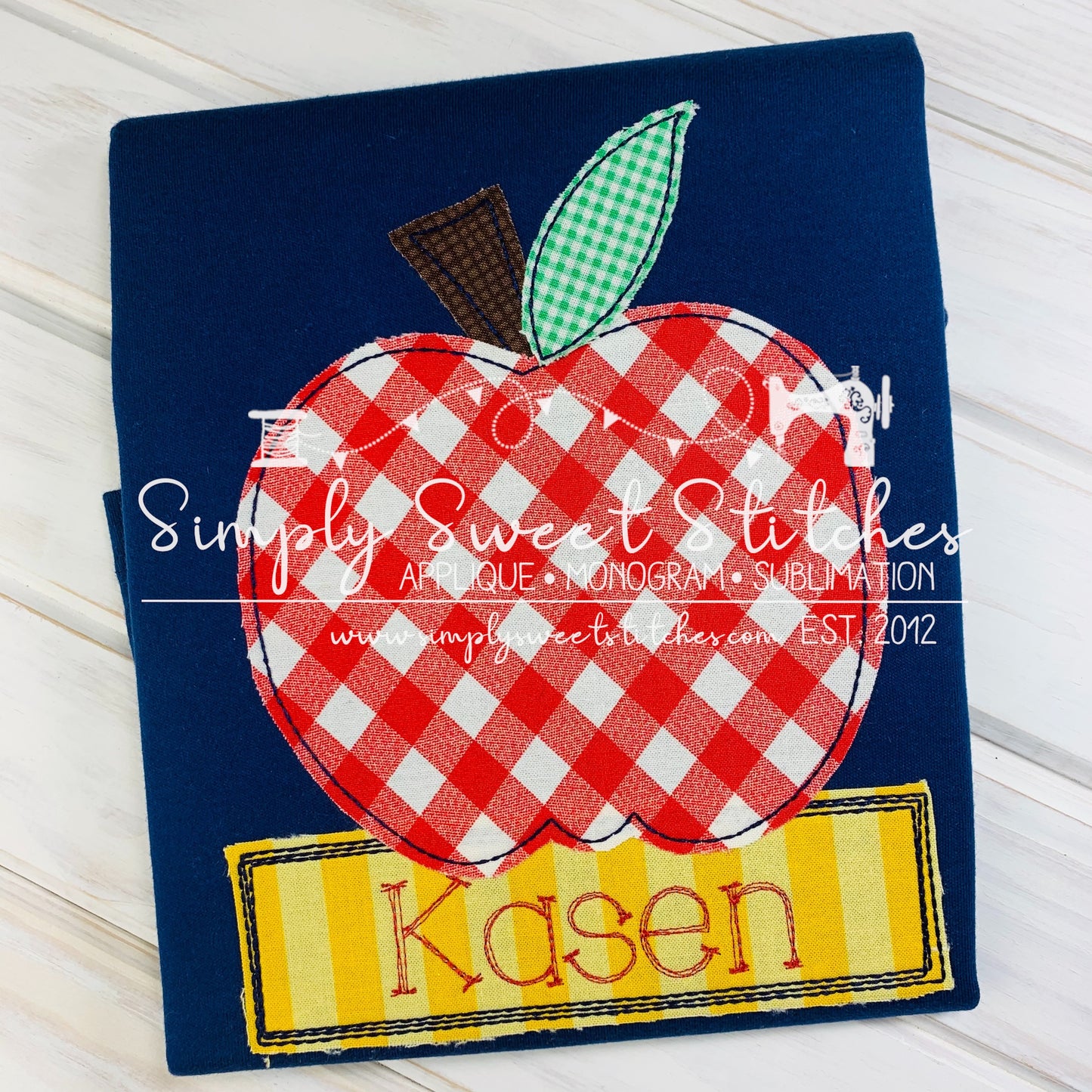 1736 - APPLE WITH BANNER - APPLIQUE CHILD SHIRT