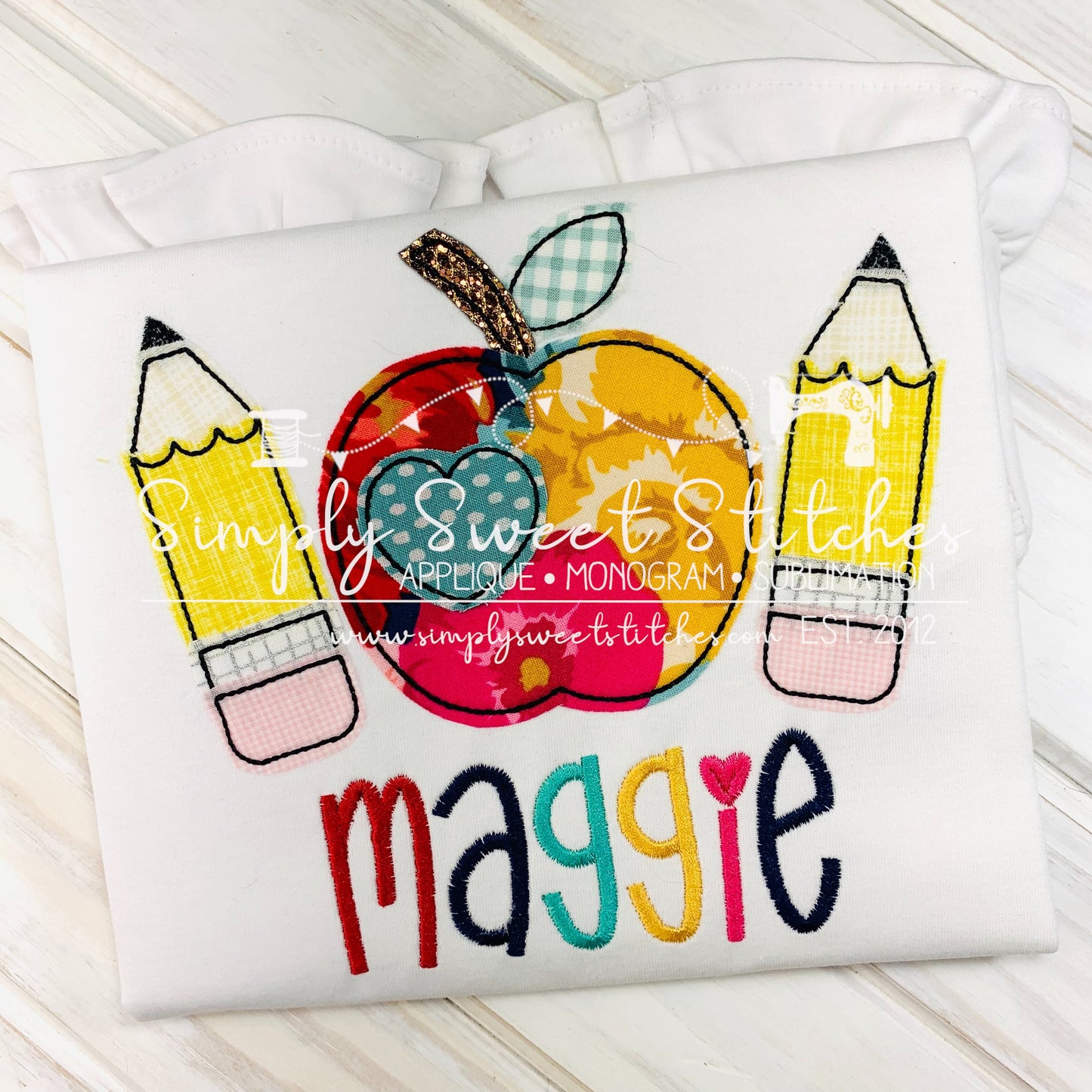 2557 - PENCILS AND APPLE APPLIQUE - CHILD SHIRT