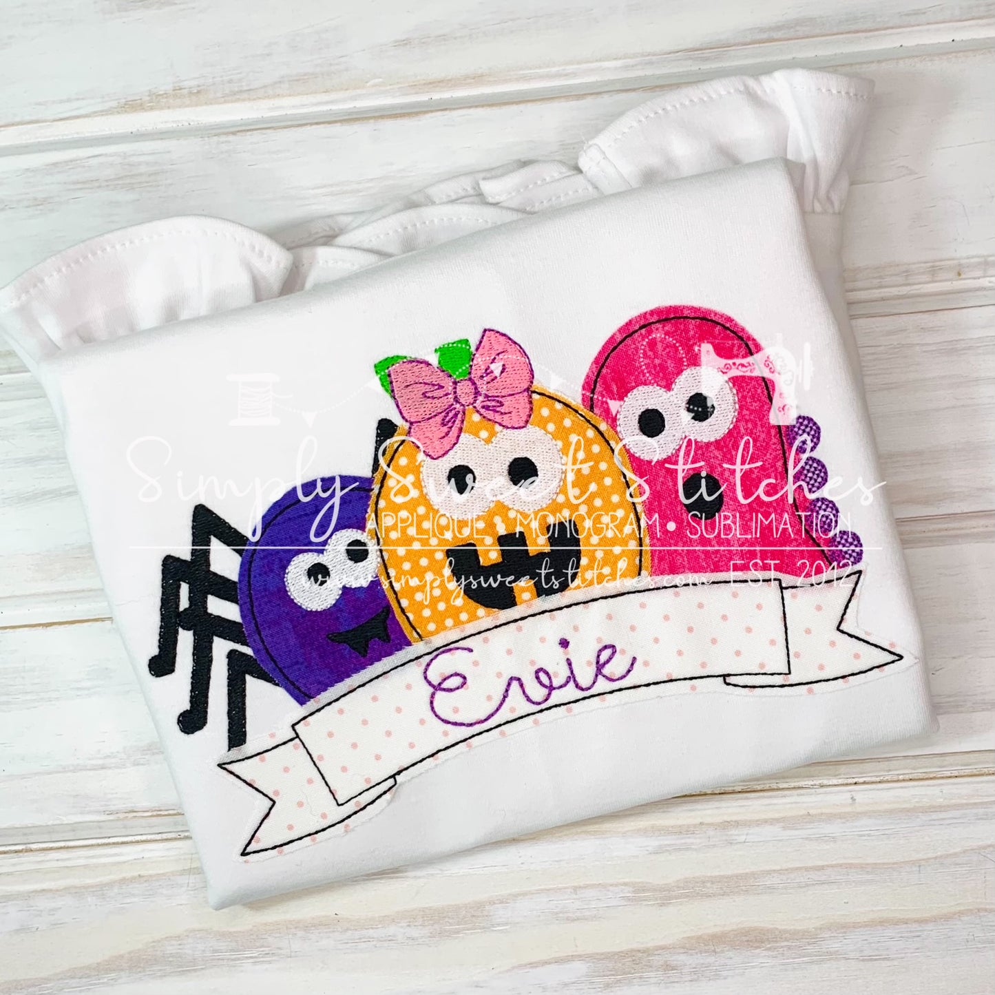 1807 - GIRL HALLOWEEN TRIO WITH BANNER - APPLIQUE CHILD SHIRT