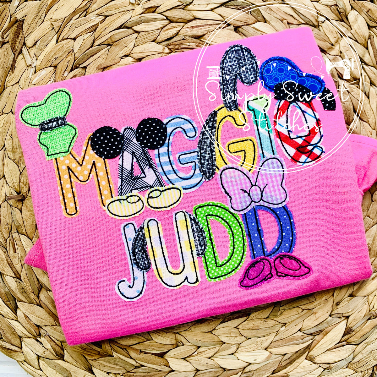 2284 - GIRL MOUSE AND FRIENDS NAME - APPLIQUE CHILD SHIRT