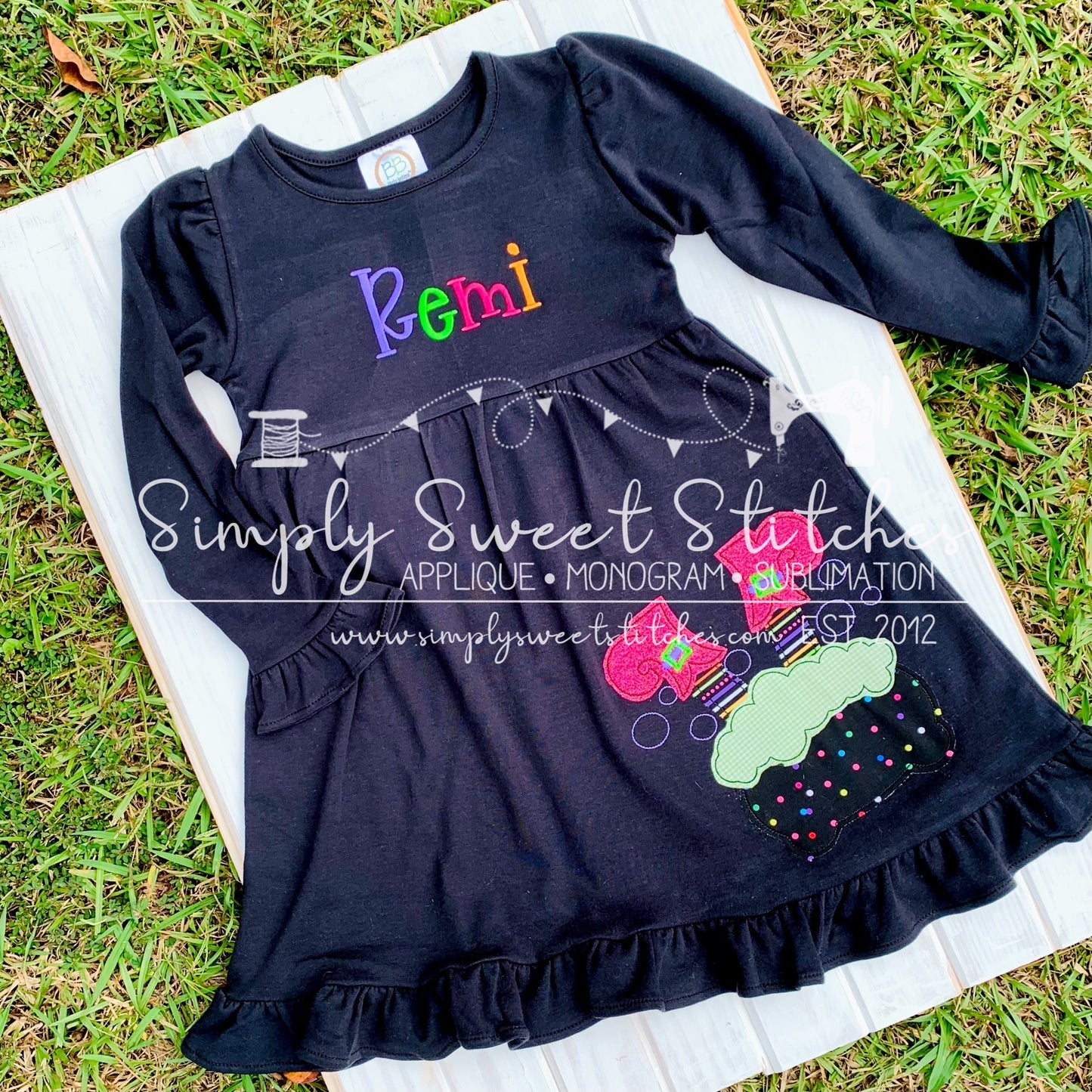 1872 - WITCH CALDRON - EMPIRE DRESS