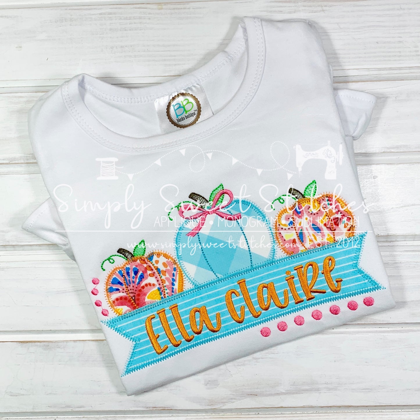 1186 - GIRLY PUMPKIN TRIO WITH BANNER - APPLIQUE CHILD SHIRT