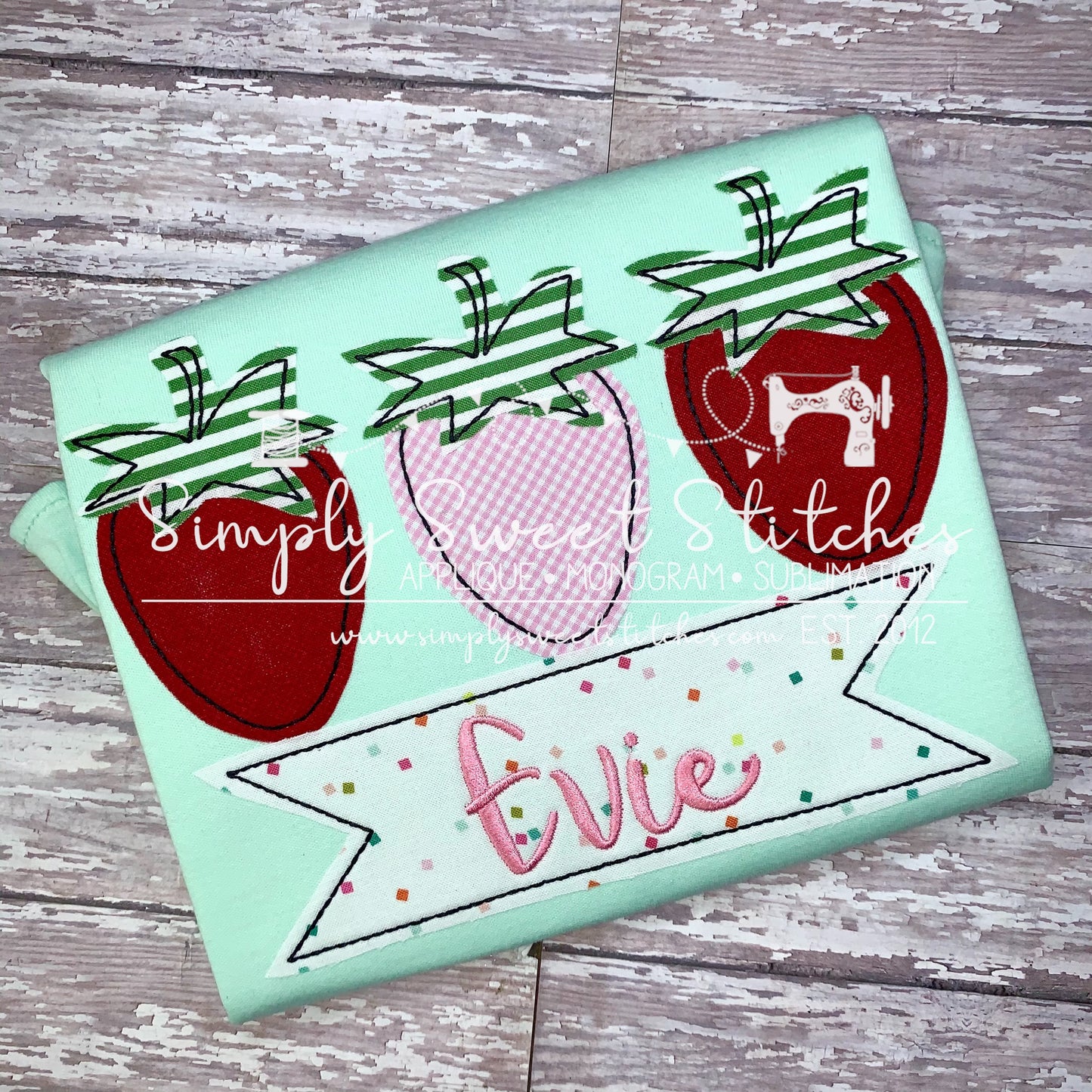 1528 - STRAWBERRY TRIO WITH NAME BANNER - APPLIQUE CHILD SHIRT