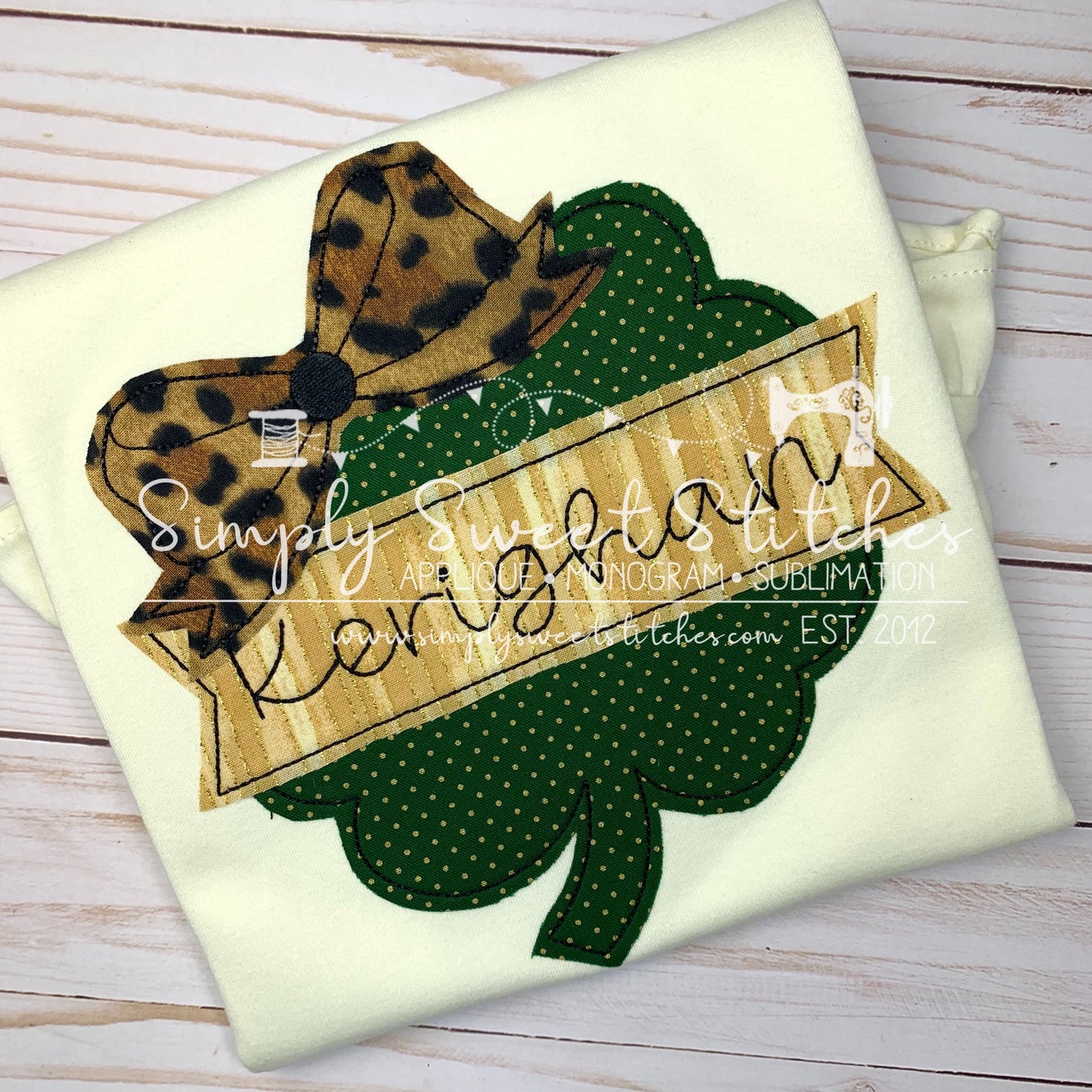 1358 - GIRL SHAMROCK WITH NAME BANNER - APPLIQUE CHILD SHIRT