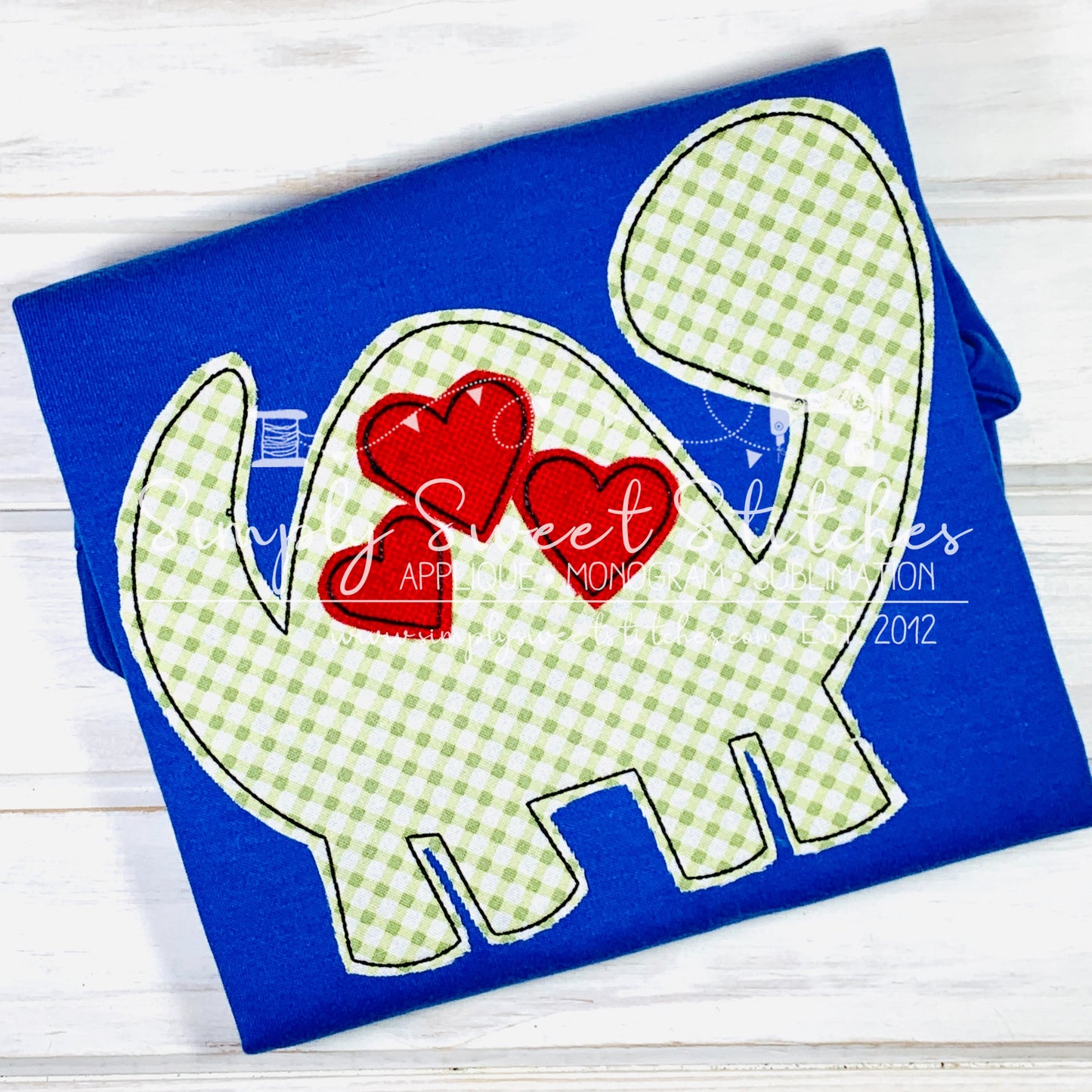 1926 - DINOSAUR WITH HEARTS - APPLIQUE CHILD SHIRT