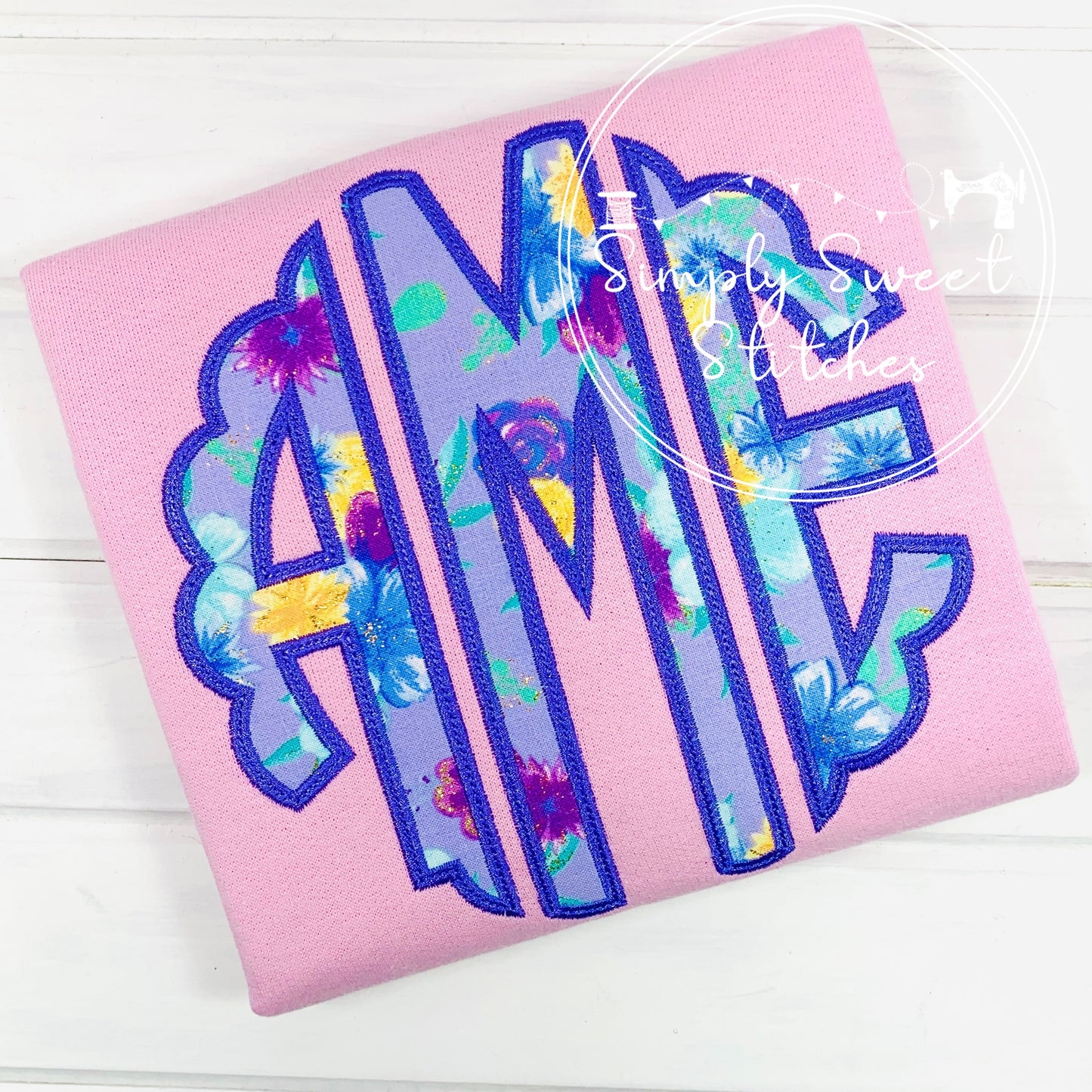 1136 - SCALLOP MONOGRAM - APPLIQUE CHILD SWEATSHIRT