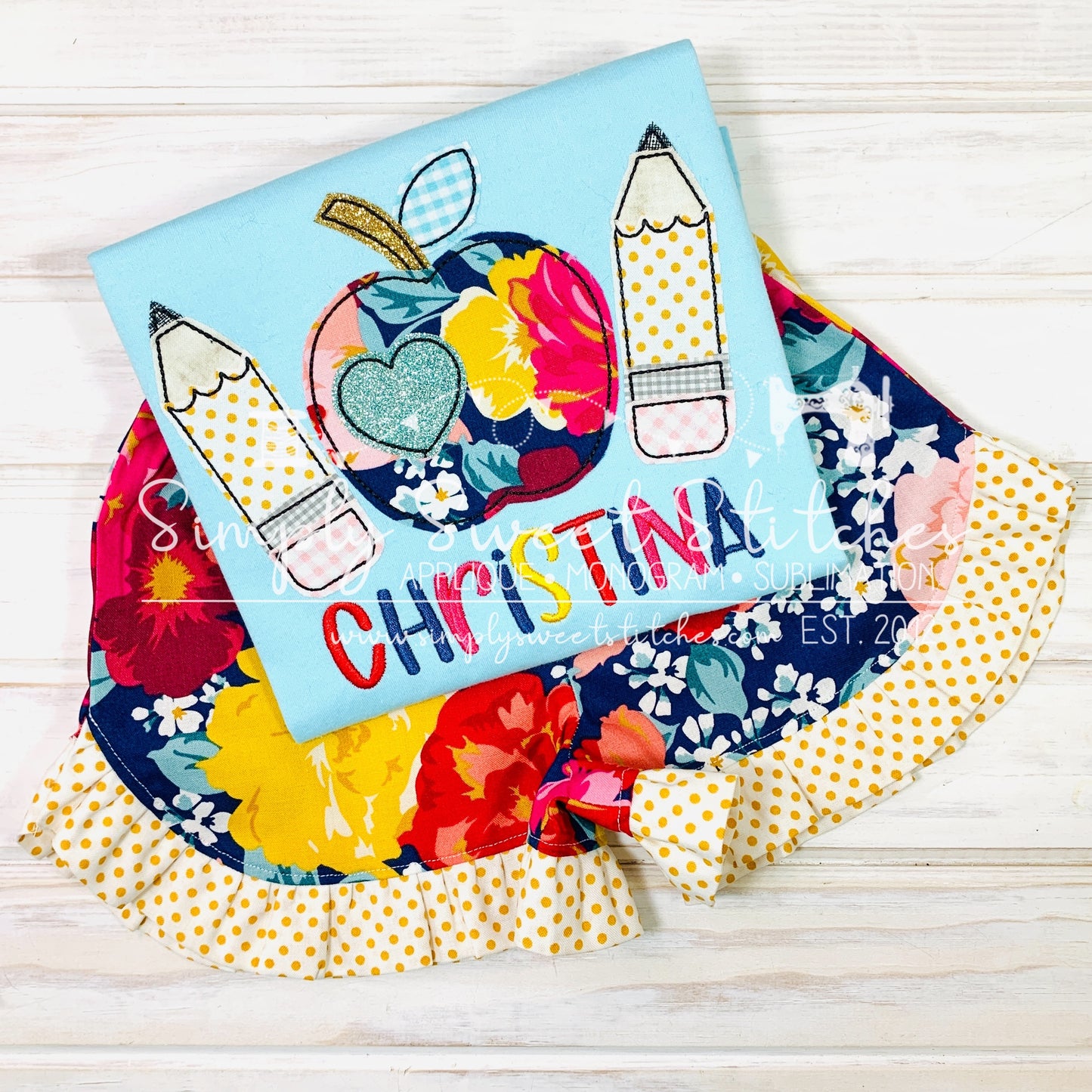 2557 - PENCILS AND APPLE APPLIQUE - CHILD SHIRT
