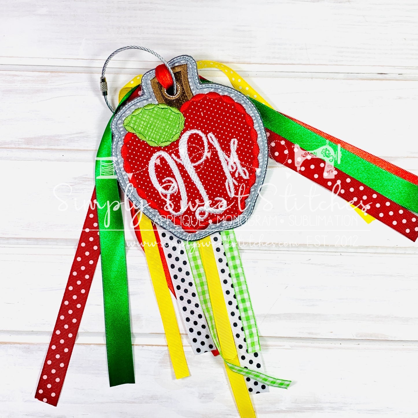 2095 - APPLE APPLIQUE - BAG TAG