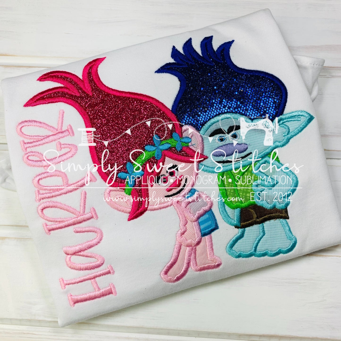 1599 - TROLLS FRIENDS - APPLIQUE CHILD SHIRT