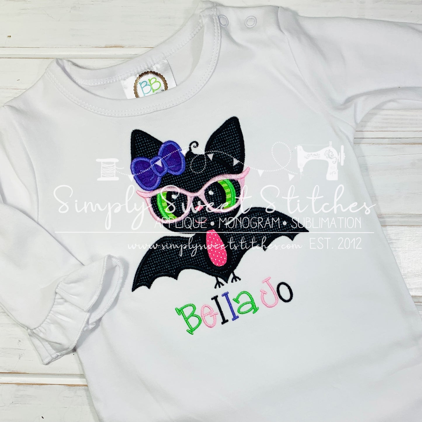 1255 - GIRL BAT WITH GLASSES - APPLIQUE CHILD SHIRT