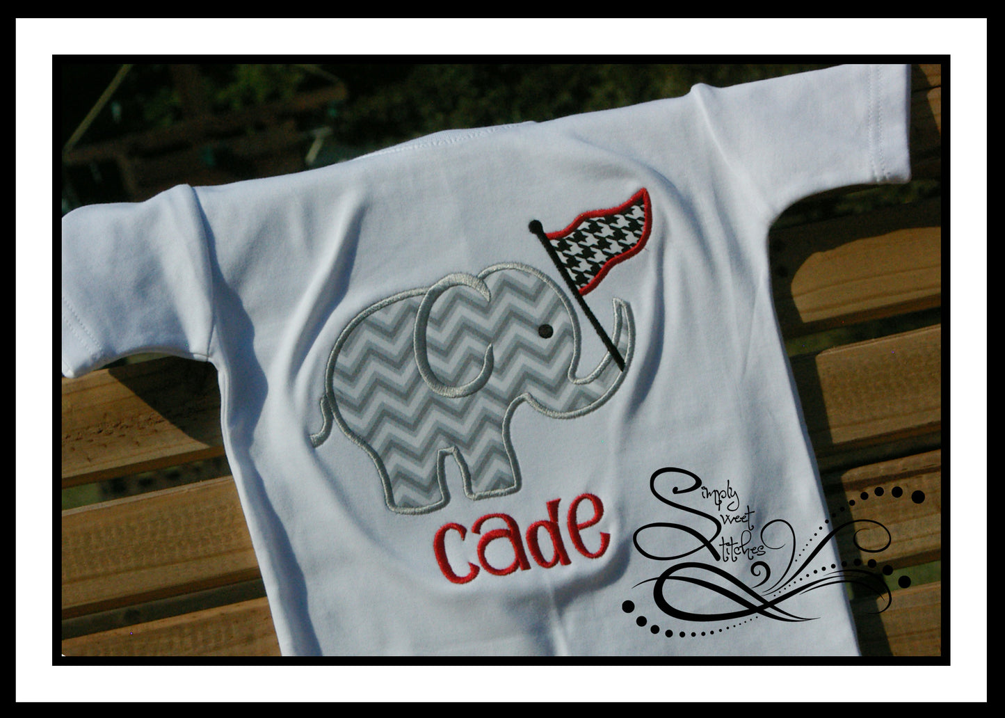 1088 - ELEPHANT WITH FLAG - APPLIQUE CHILD SHIRT