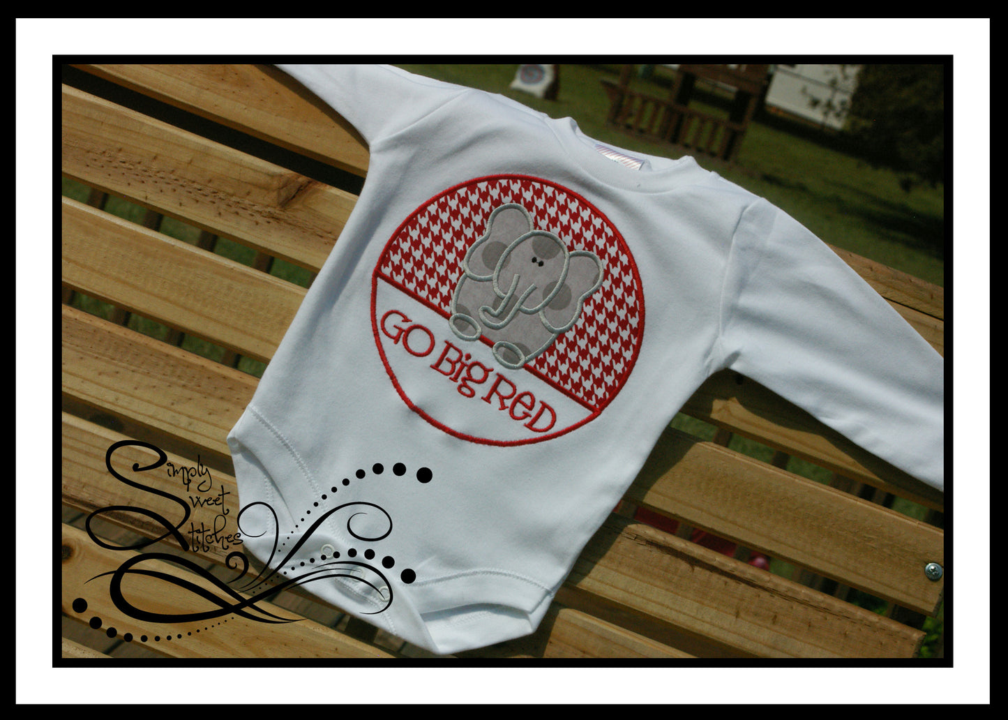 1044 - ELEPHANT PEEKER CIRCLE - APPLIQUE CHILD SHIRT