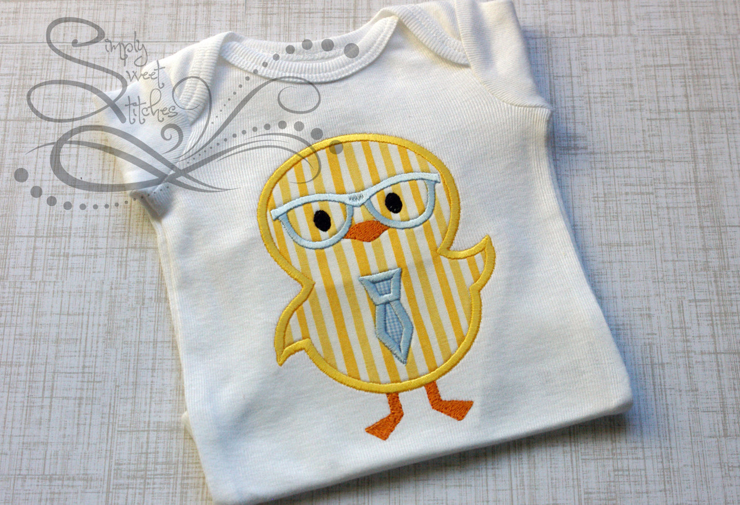 1014 - MR. EASTER CHICK WITH GLASSES - APPLIQUE CHILD SHIRT