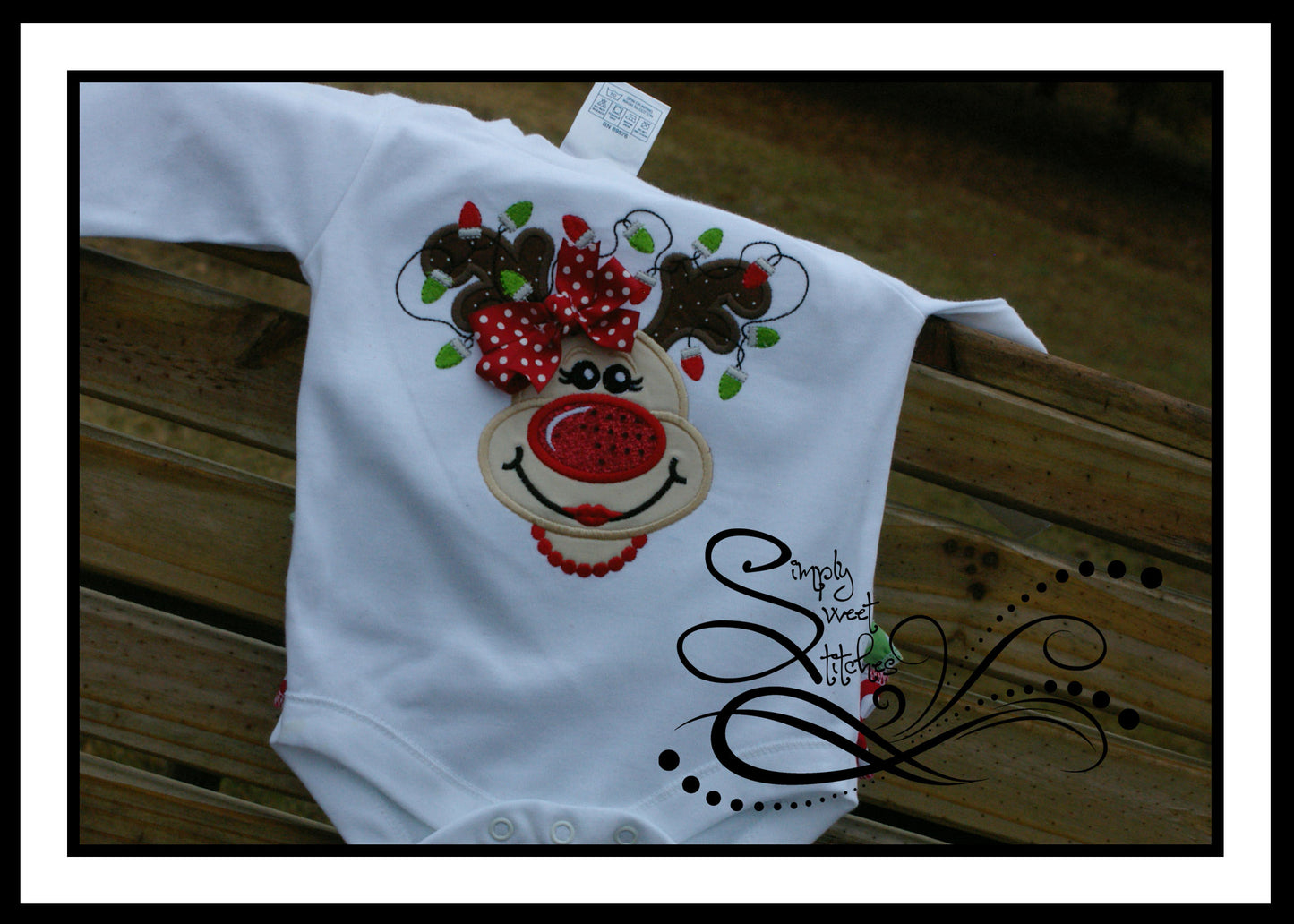 1178 - GIRLY CHRISTMAS REINDEER WITH NECKLACE - APPLIQUE CHILD SHIRT