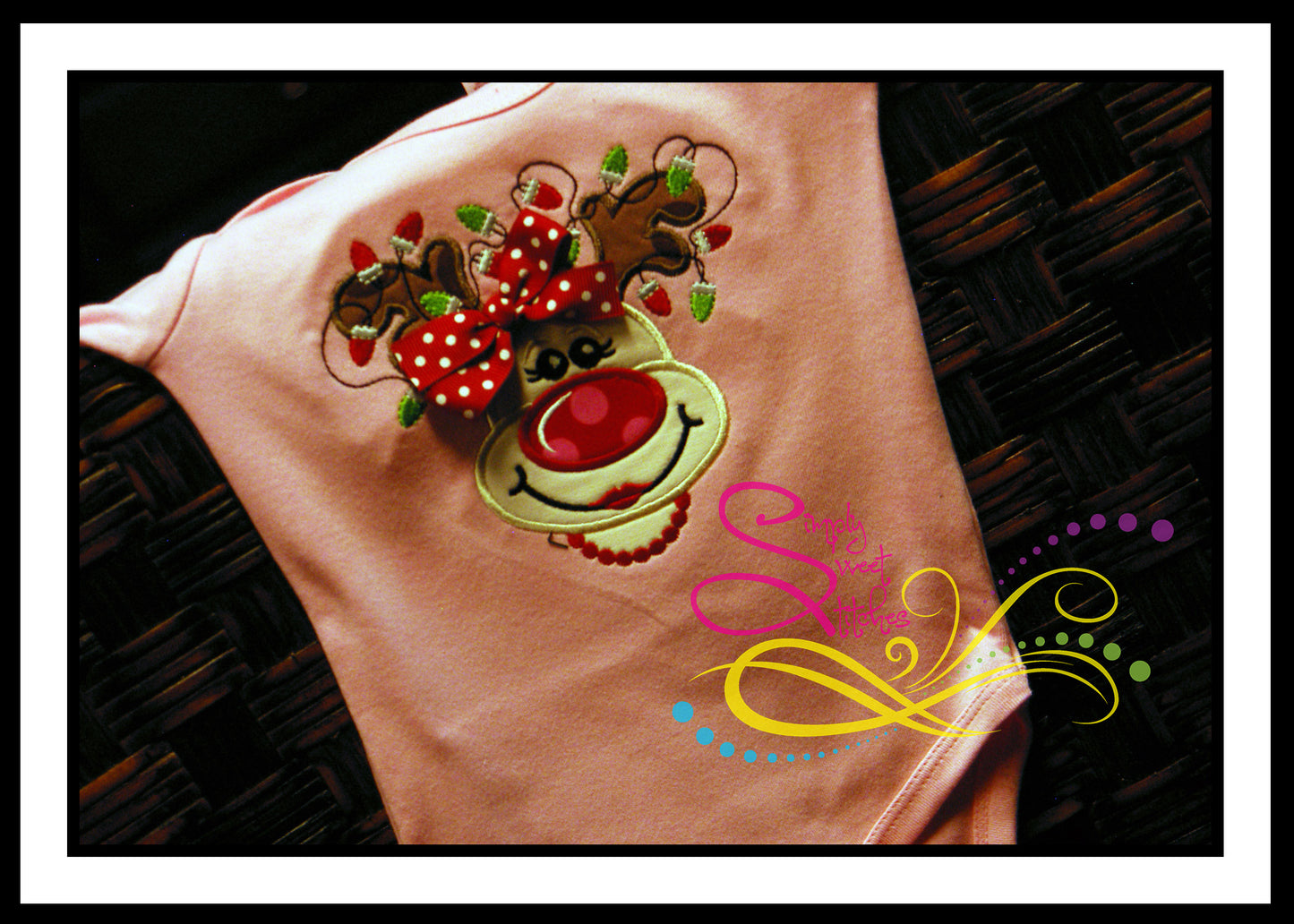 1178 - GIRLY CHRISTMAS REINDEER WITH NECKLACE - APPLIQUE CHILD SHIRT