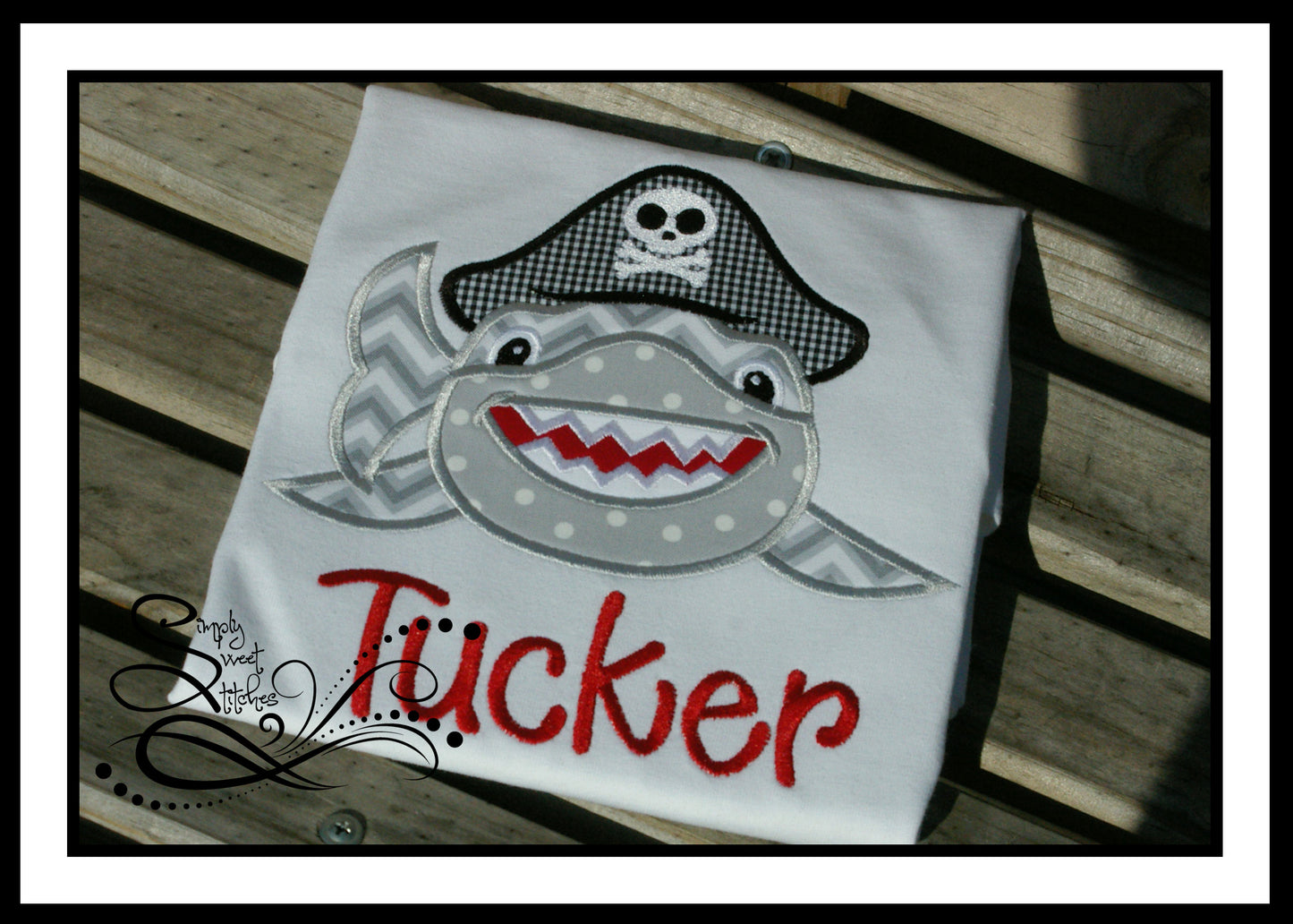 1040 - PIRATE SHARK - APPLIQUE CHILD SHIRT