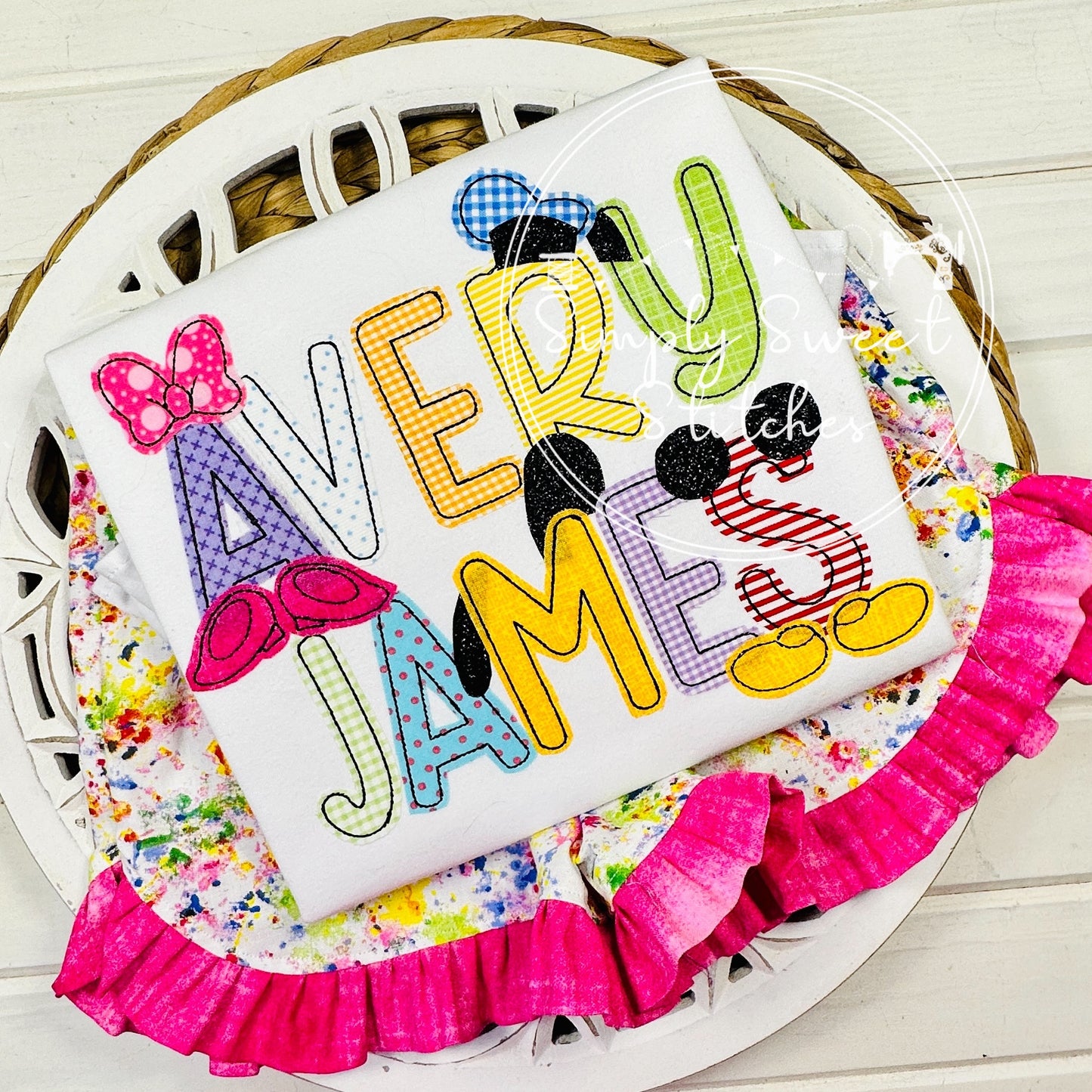 2284 - GIRL MOUSE AND FRIENDS NAME - APPLIQUE CHILD SHIRT