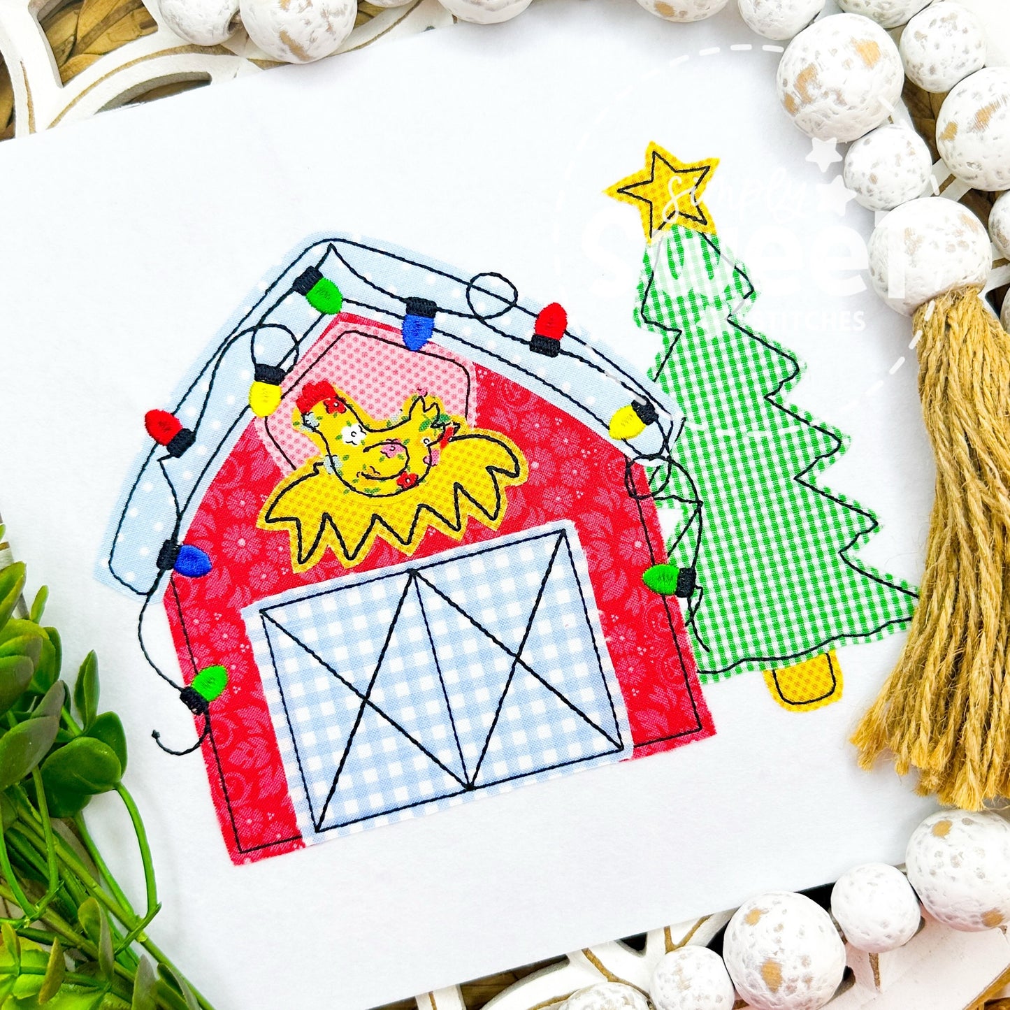2939 - CHRISTMAS BARN WITH TREE - APPLIQUE CHILD SHIRT