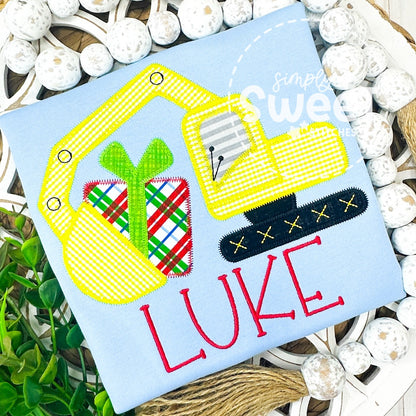 2634 - CHRISTMAS EXCAVATOR WITH PRESENT - APPLIQUE CHILD SHIRT