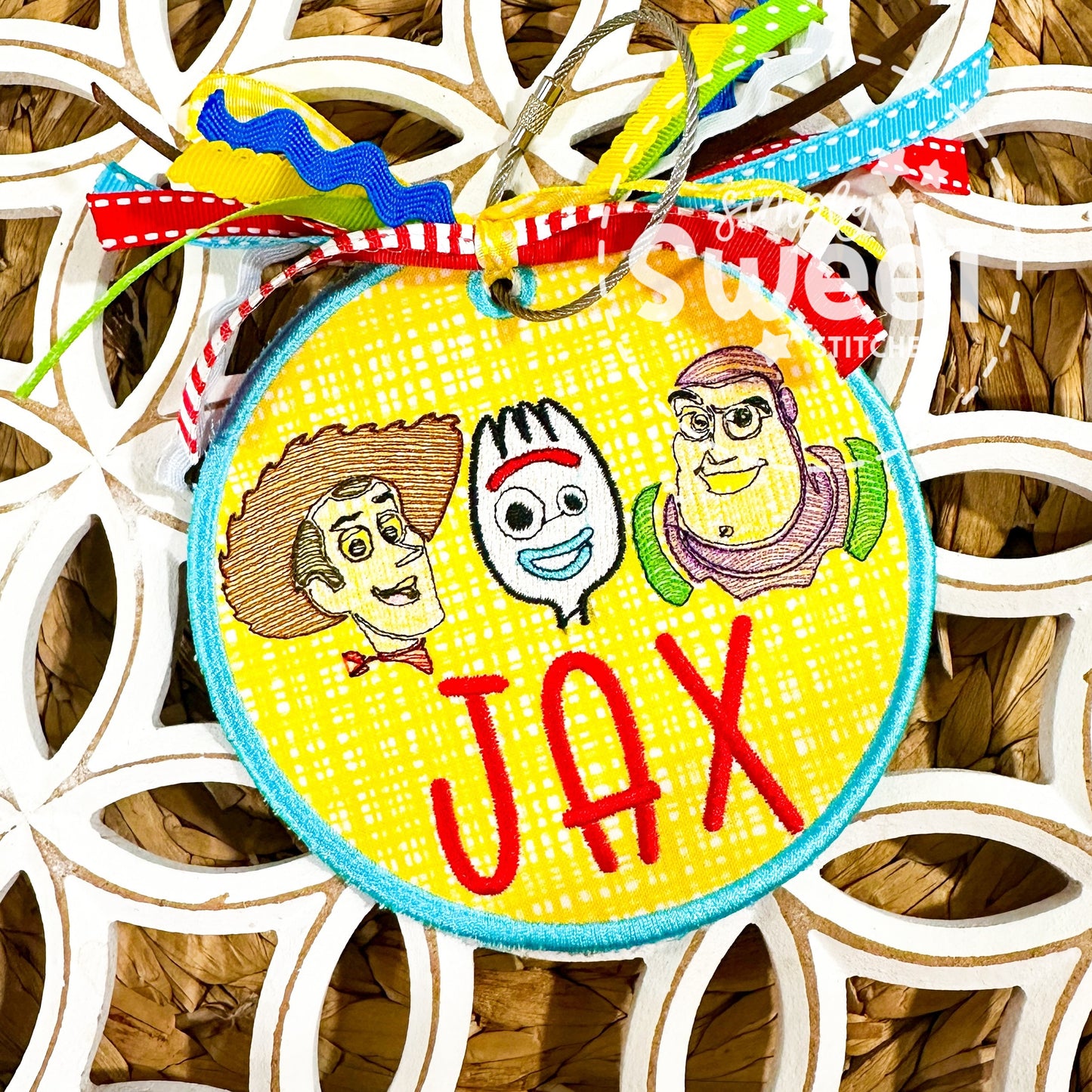 2408 - TOYS AND FRIENDS APPLIQUE - BAG TAG