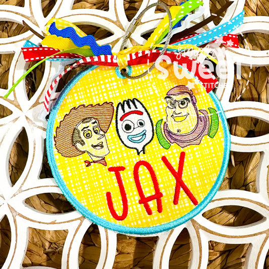 2408 - TOYS AND FRIENDS APPLIQUE - BAG TAG