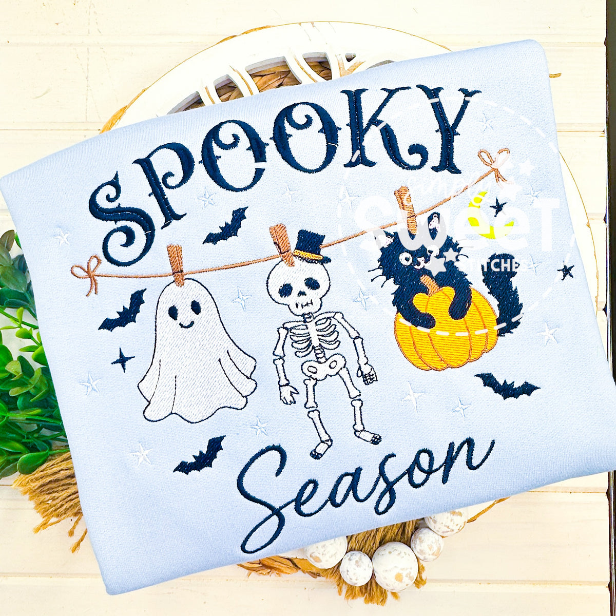 3004 | SPOOKY SEASON CAT SKELETON GHOST LINEUP | ADULT SWEATSHIRT