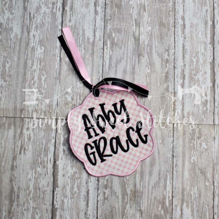 1443 - GIRL SCALLOPED CIRCLE - BAG TAG