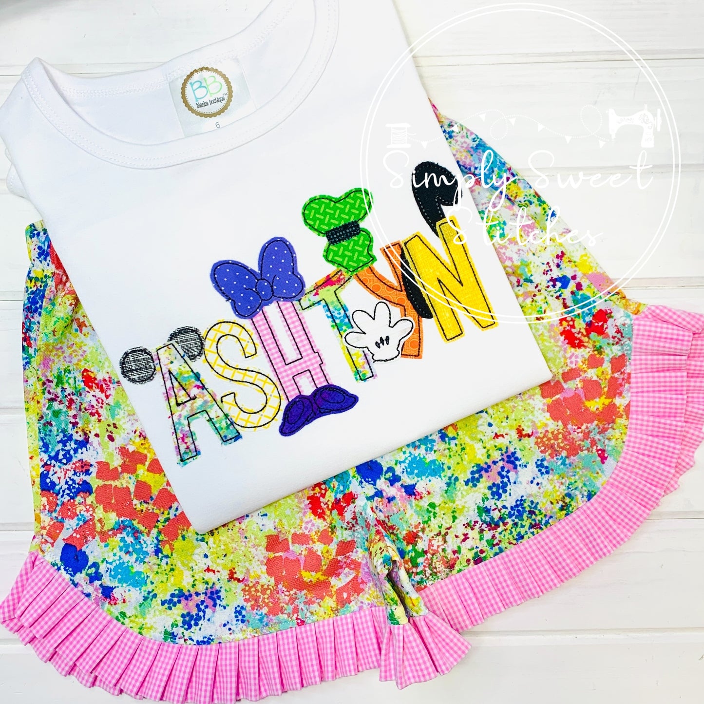 2284 - GIRL MOUSE AND FRIENDS NAME - APPLIQUE CHILD SHIRT