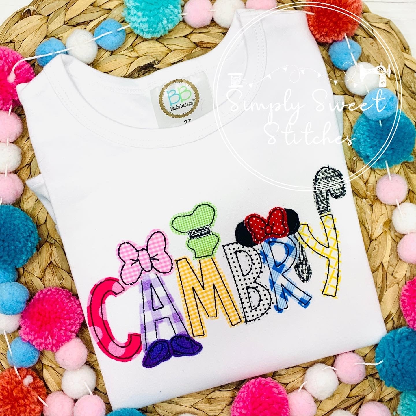 2284 - GIRL MOUSE AND FRIENDS NAME - APPLIQUE CHILD SHIRT