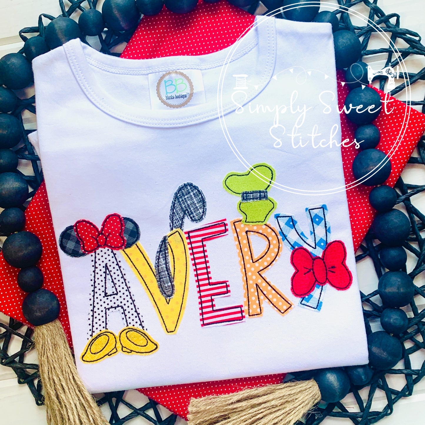 2284 - GIRL MOUSE AND FRIENDS NAME - APPLIQUE CHILD SHIRT