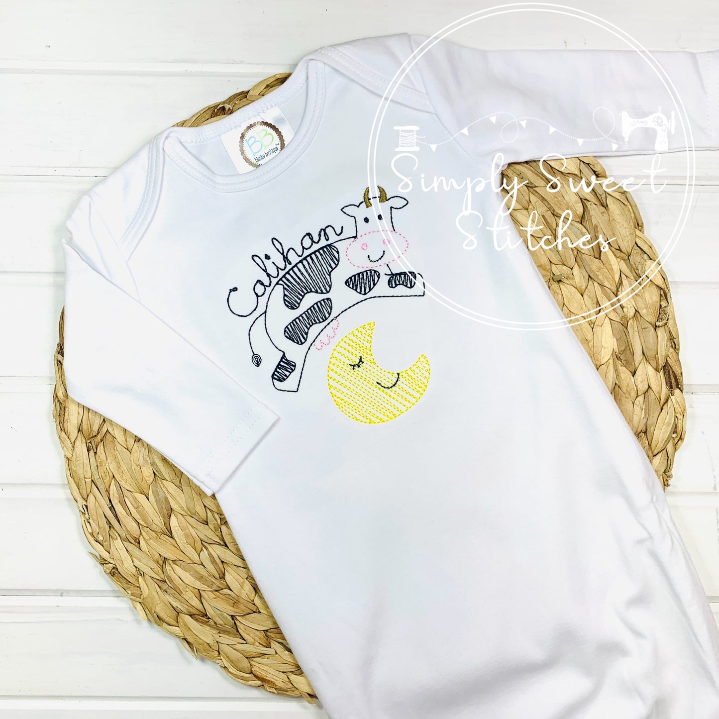2140 - COW JUMPED OVER THE MOON - SKETCH BABY GOWN